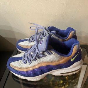 Nike Air Max 95 LE Size 6Y 7.5 Women’s. In good condition